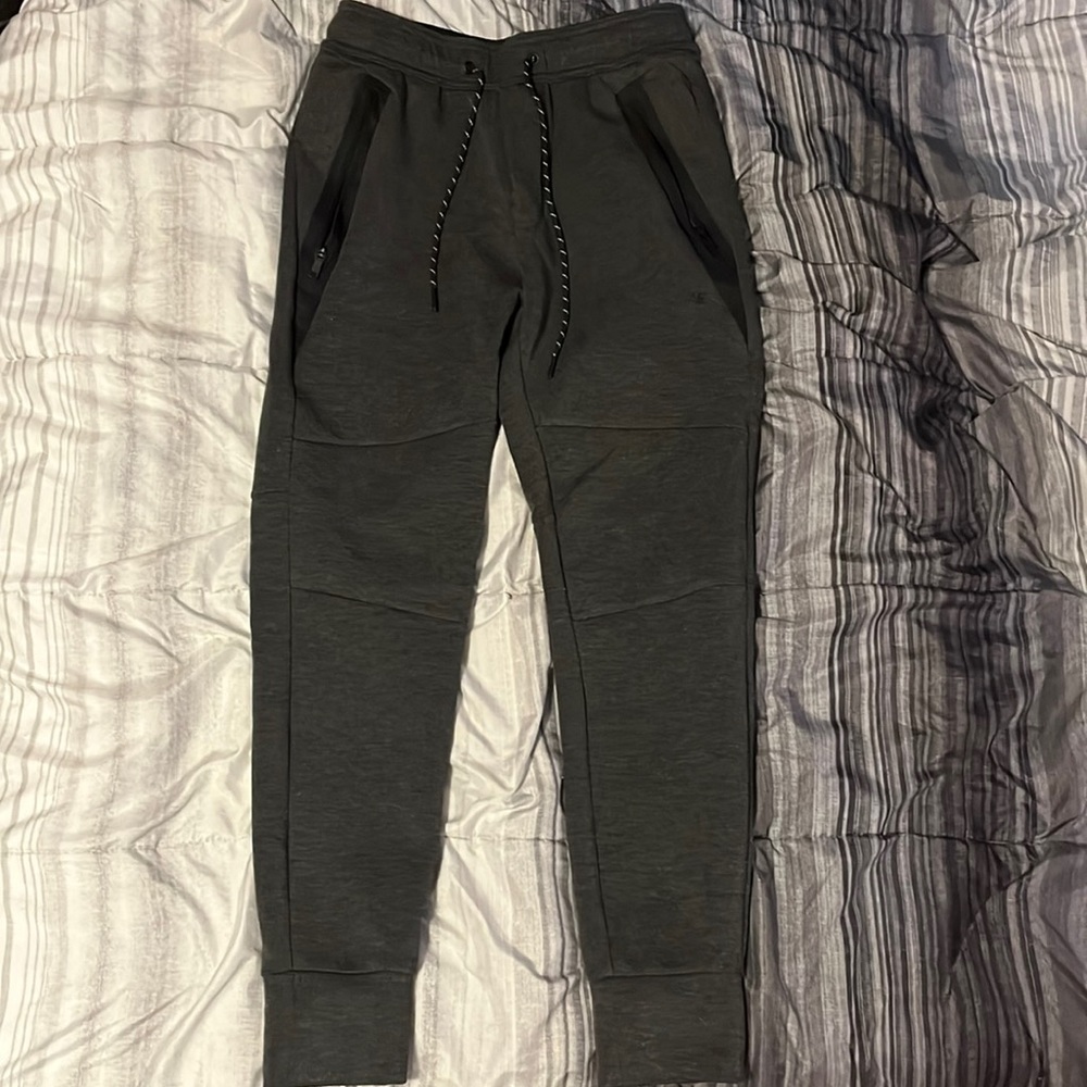 American Eagle fleece jogger gray and black